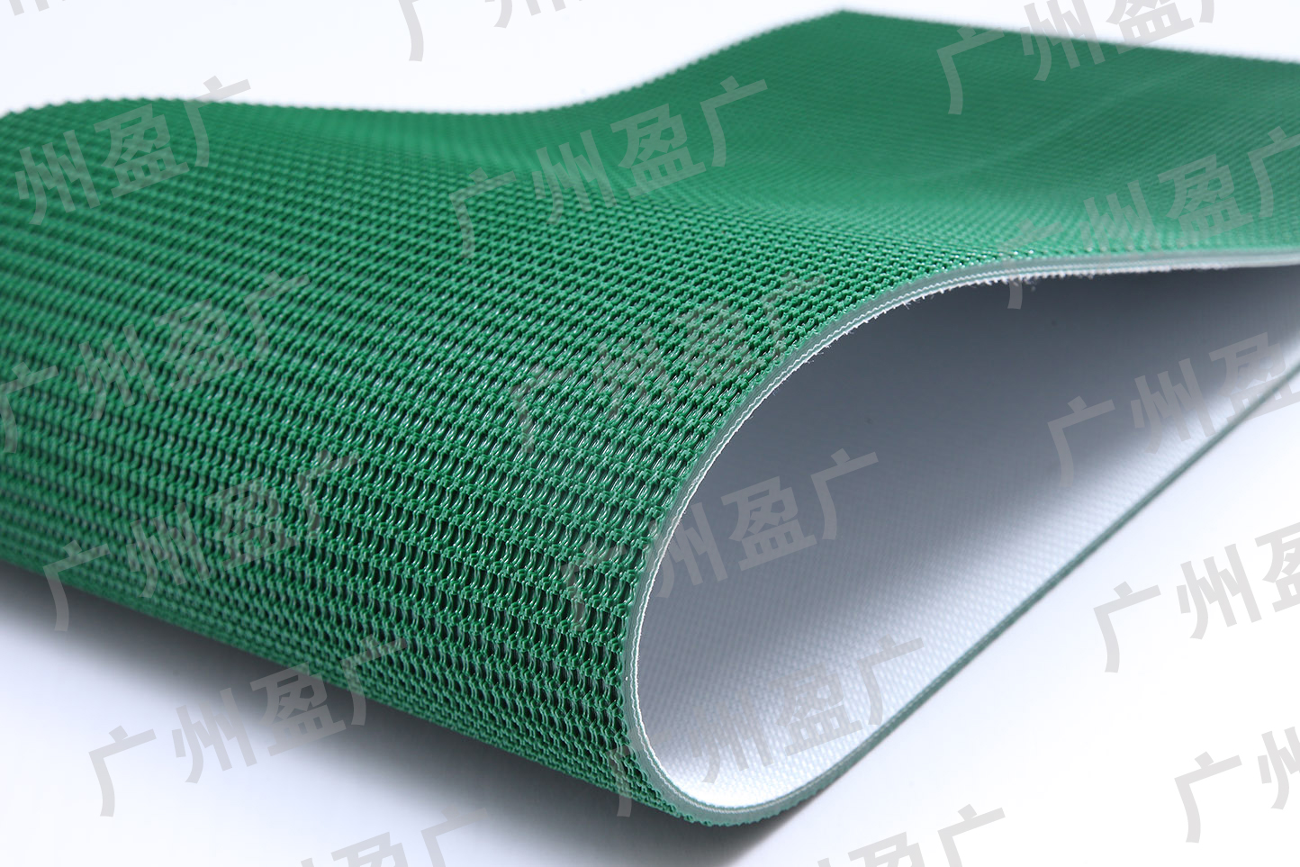 绿色爬坡输送带