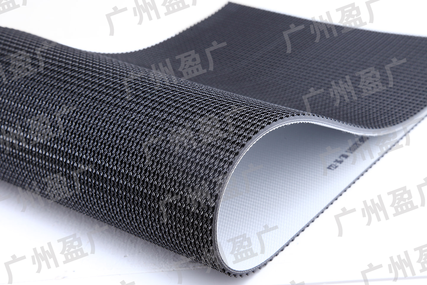 黑色爬坡输送带